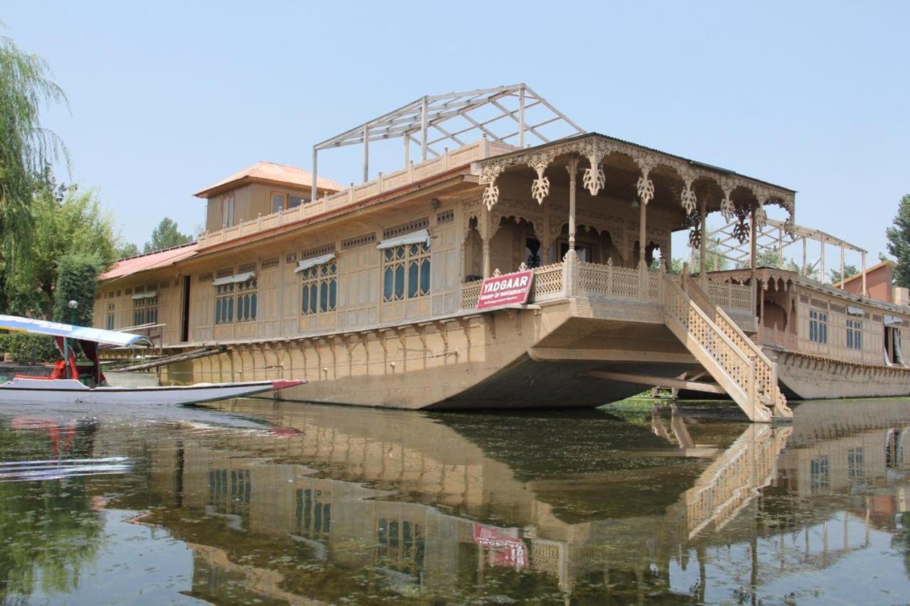 Yadgaar Houseboats Hotel Srinagar  Exterior photo