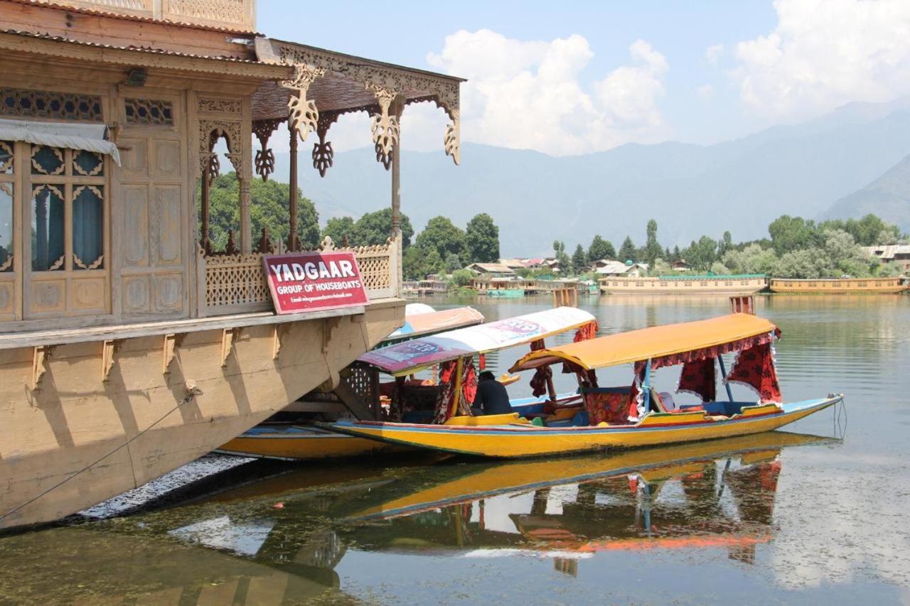 Yadgaar Houseboats Hotel Srinagar  Exterior photo