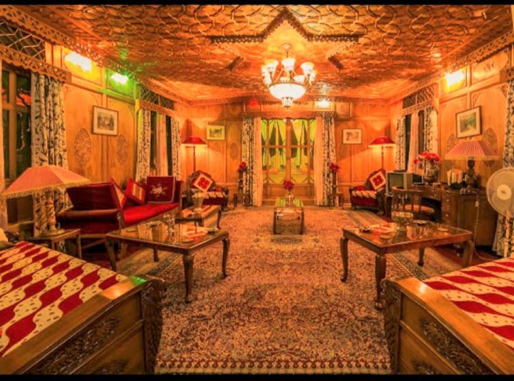 Yadgaar Houseboats Hotel Srinagar  Exterior photo