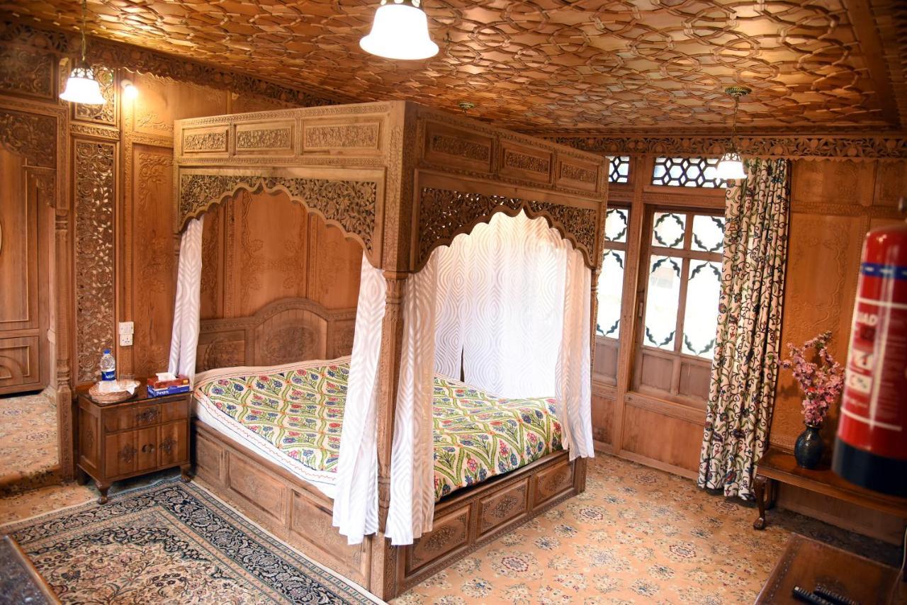 Yadgaar Houseboats Hotel Srinagar  Exterior photo